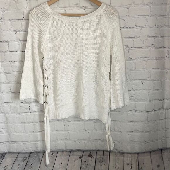 Main Strip White Women’s 3/4 Length Sleeve Sweater Side Lace up size small - Picture 1 of 7